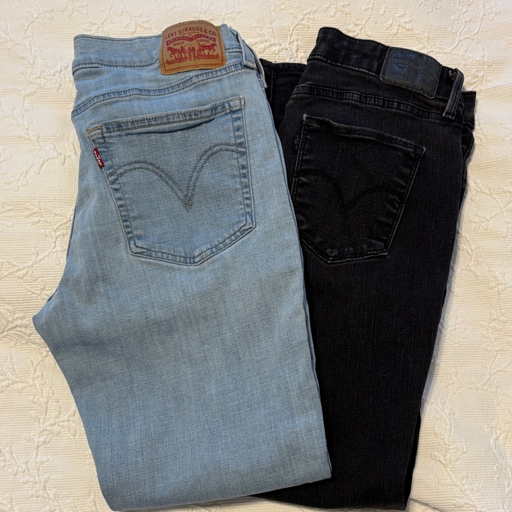 2 pair of Levi's -Cropped Women's Light Blue and Black Jeans